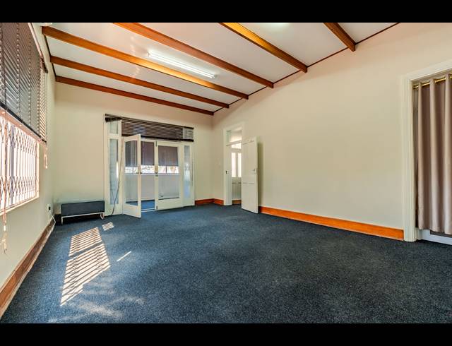 5 BEDROOM HOUSE FOR SALE IN ESSENWOOD